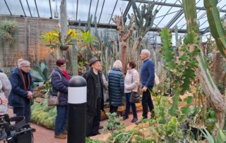 Botanischer Garten Marburg Gruppe bei der Führung durch das Kakteenhaus