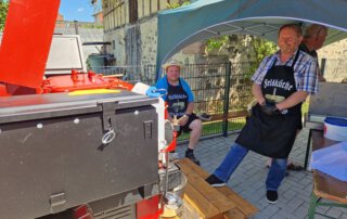Sommer, Sonne, Gemeinschaft Helfer an der Gulaschkanone