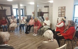 O`zapft is… Gäste klatschen im Sitzkreis